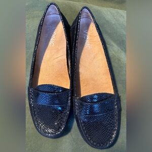 Vionic Larrun Flats Womens 6.5 Black Leather Snake Print Slip On Comfort Loafers